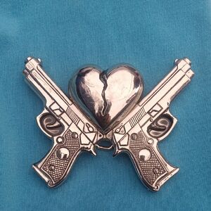 Rock Rebel tm belt Buckle broken heart and two guns unisex vintage